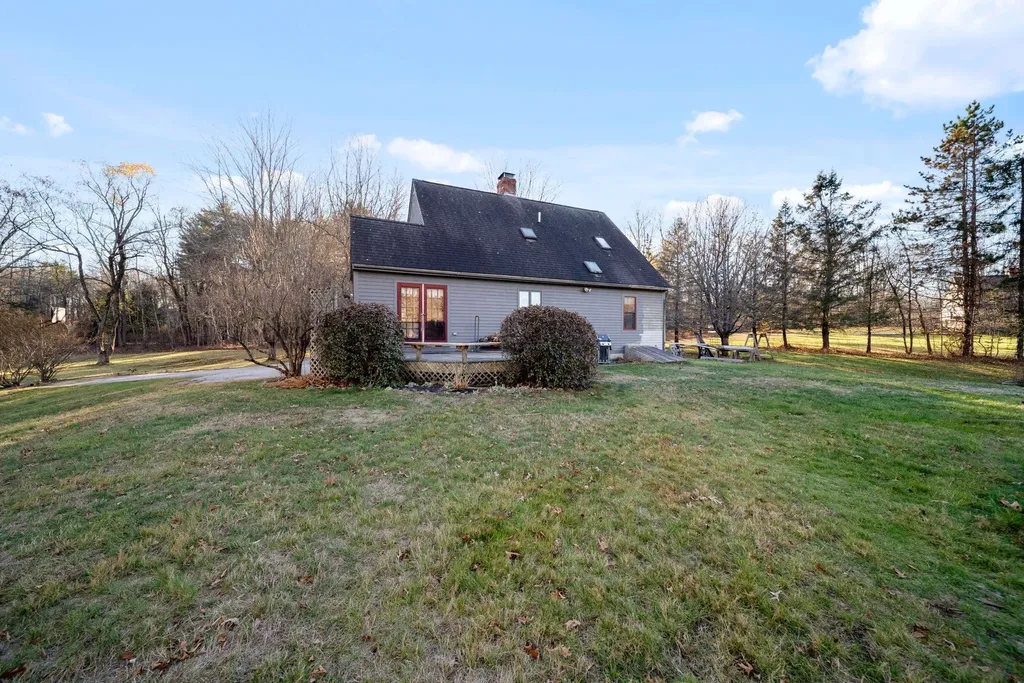 73 Pine Street Danville NH 03819