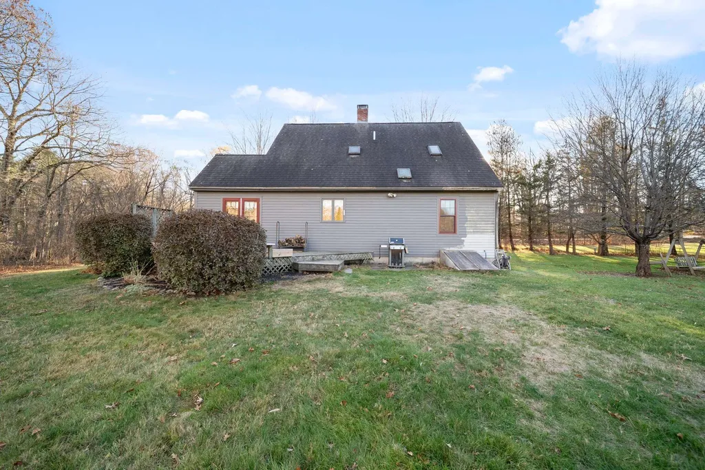 73 Pine Street Danville NH 03819