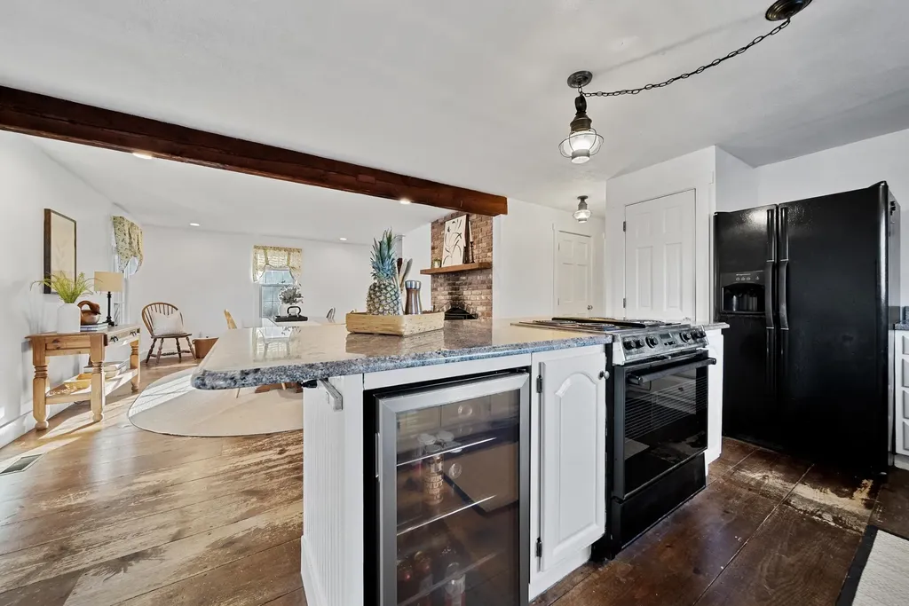 73 Pine Street Danville NH 03819