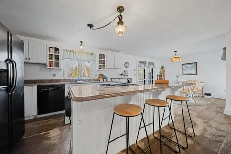 73 Pine Street Danville NH 03819