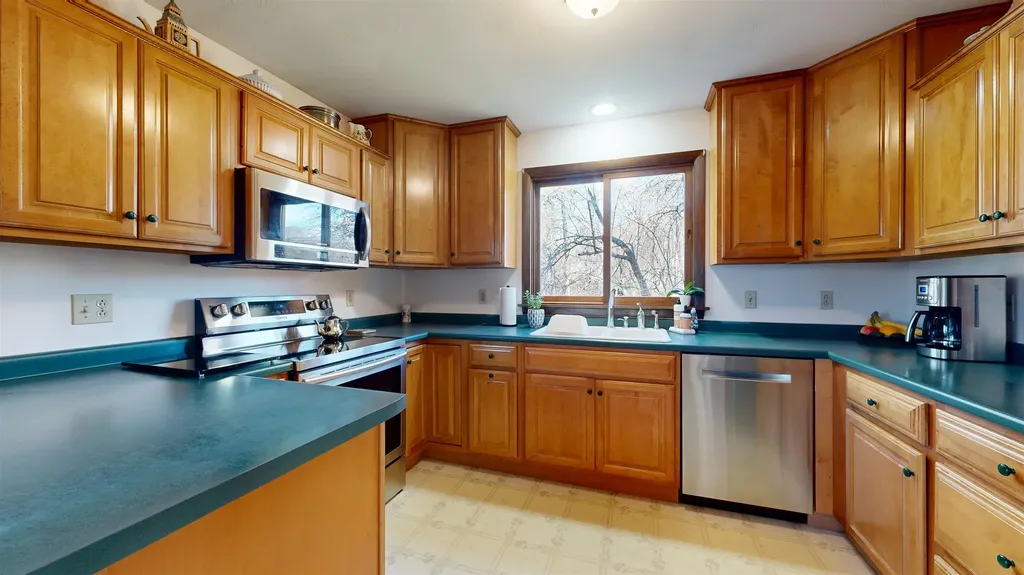 21 Briar Lane Essex VT 05452