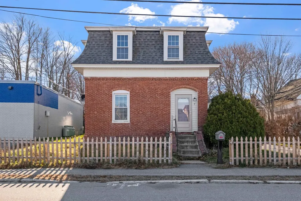 7 Cram Avenue Pittsfield NH 03263