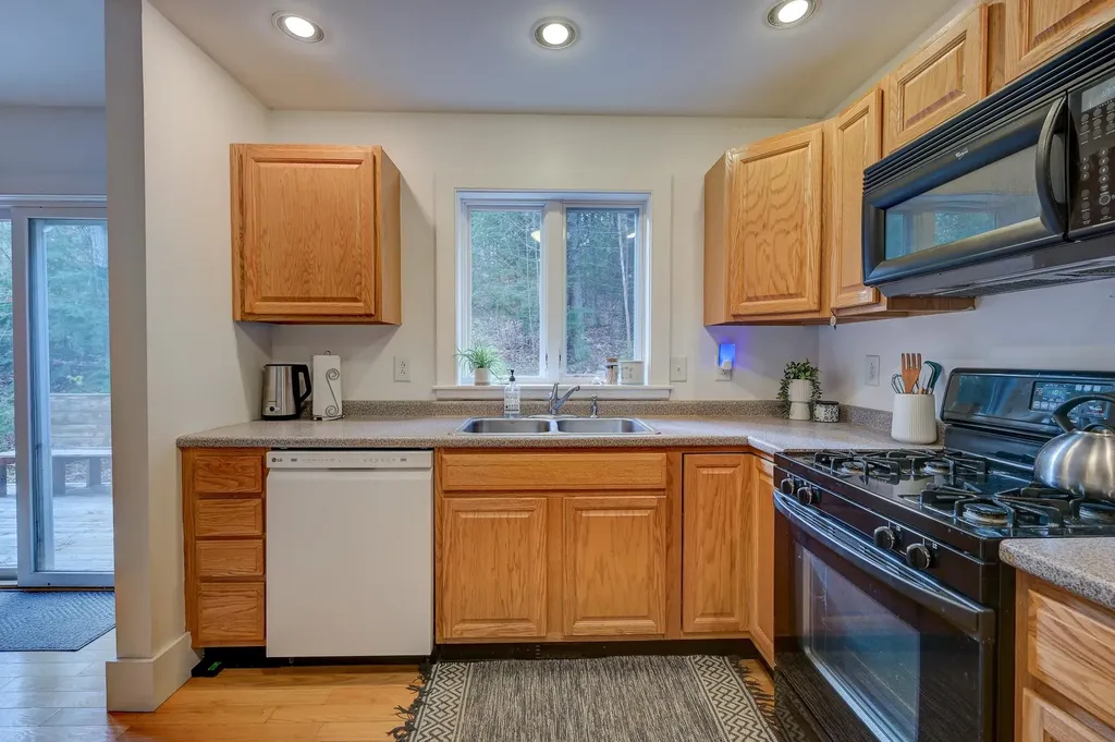 2280 West Side Road Conway NH 03860