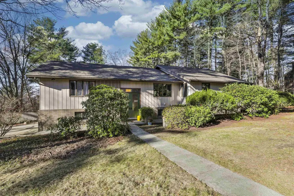 125 Lille Road Nashua NH 03062