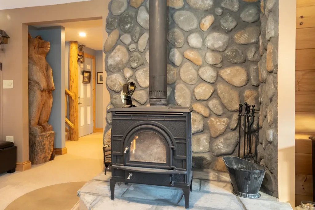 4880 Pikes Falls Road Jamaica VT 05343-9811