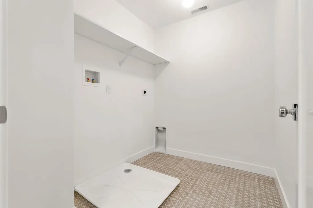 19 Lily Lane Londonderry NH 03053