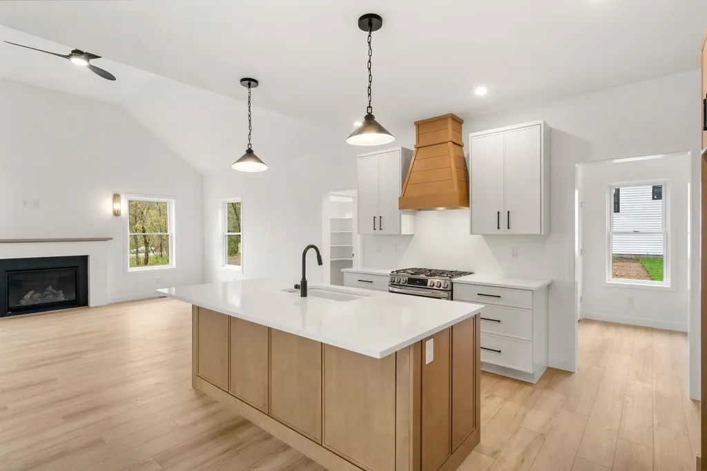 19 Lily Lane Londonderry NH 03053