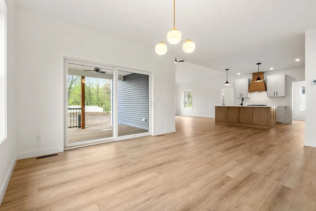 19 Lily Lane Londonderry NH 03053