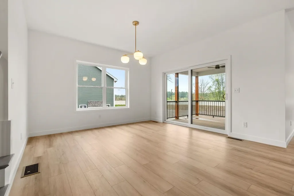 19 Lily Lane Londonderry NH 03053