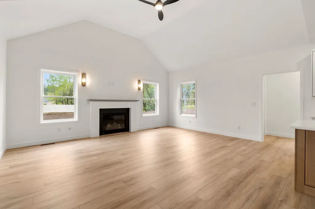 19 Lily Lane Londonderry NH 03053