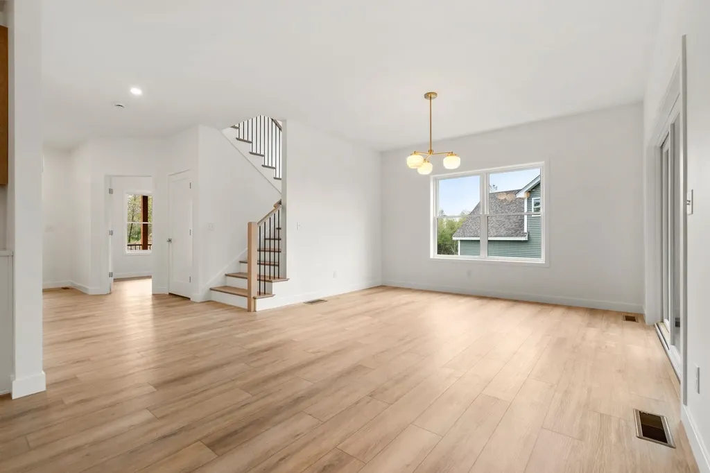 19 Lily Lane Londonderry NH 03053