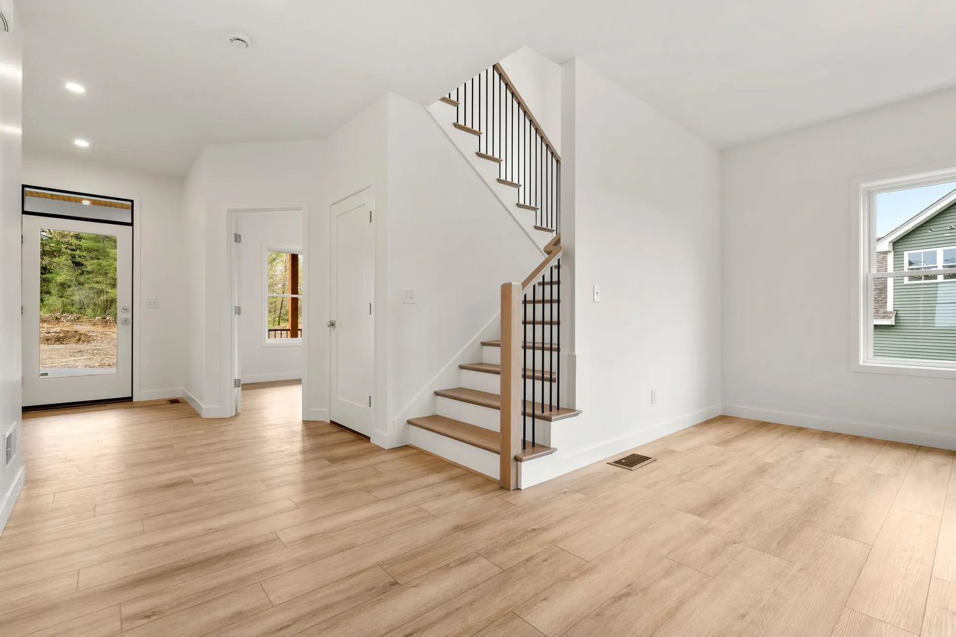 19 Lily Lane Londonderry NH 03053