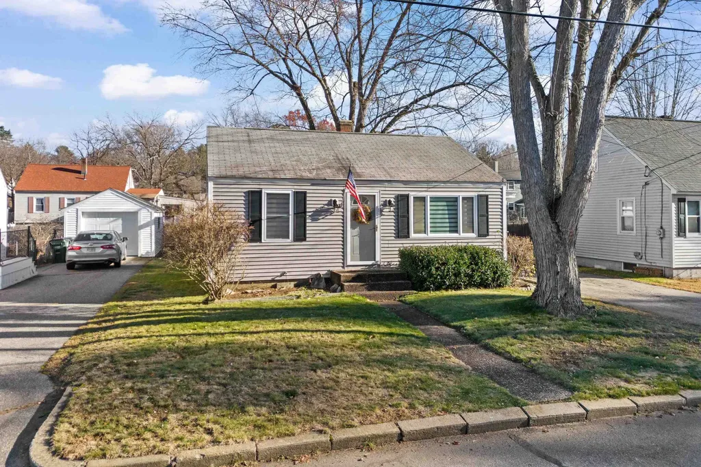 221 Elgin Avenue Manchester NH 03104