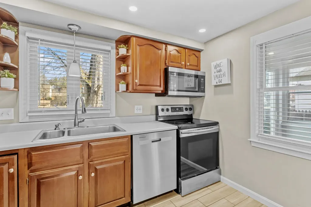 221 Elgin Avenue Manchester NH 03104