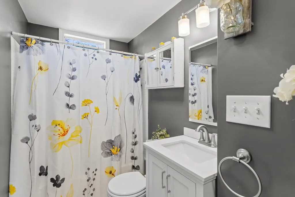 221 Elgin Avenue Manchester NH 03104