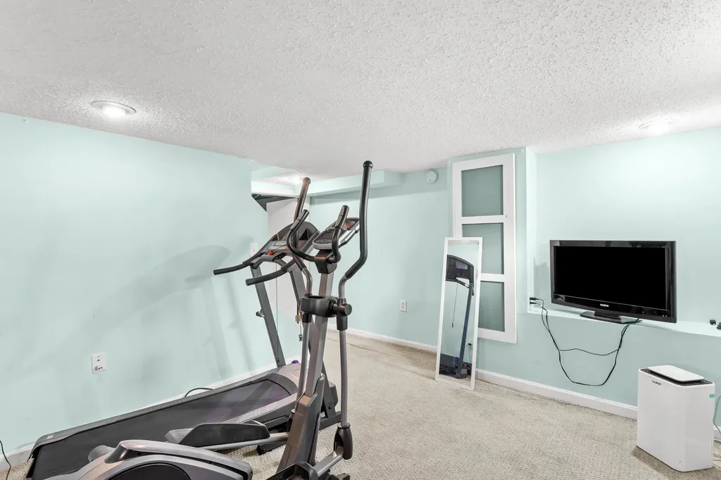 221 Elgin Avenue Manchester NH 03104