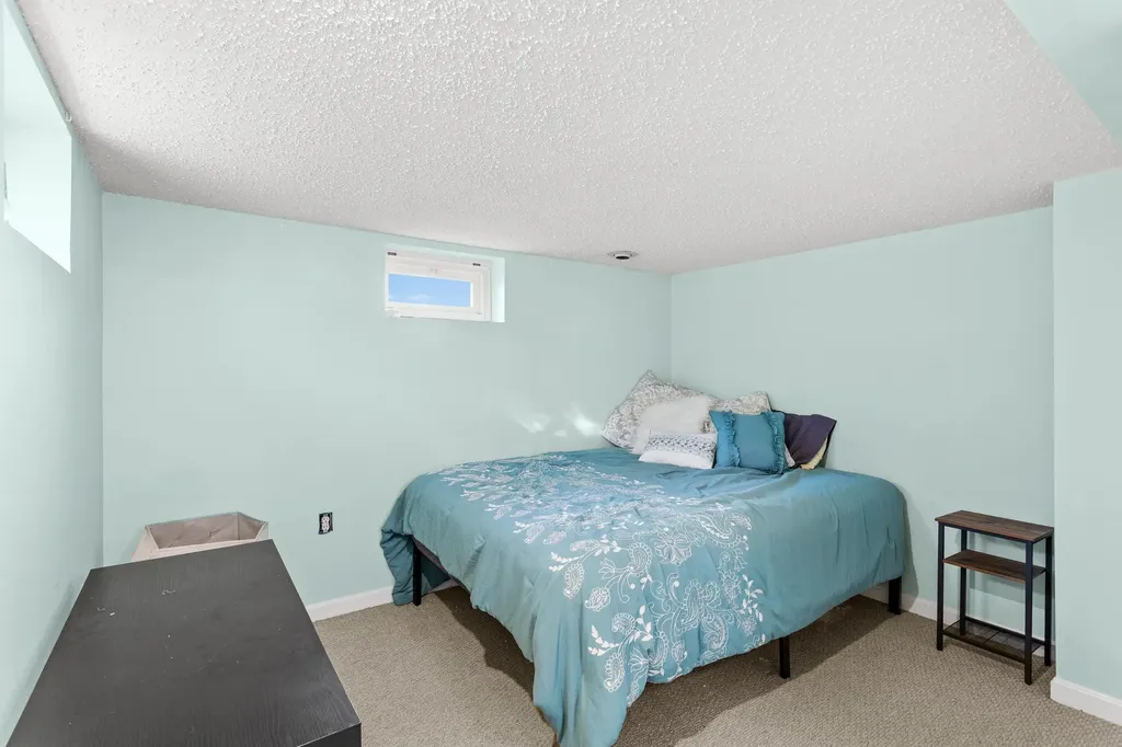 221 Elgin Avenue Manchester NH 03104