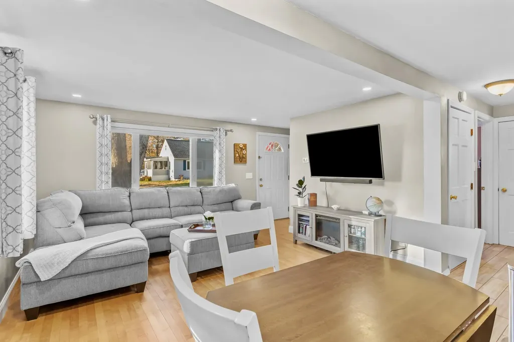 221 Elgin Avenue Manchester NH 03104