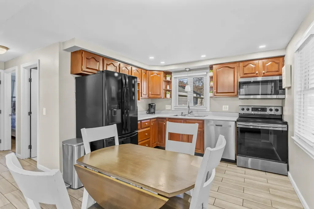 221 Elgin Avenue Manchester NH 03104