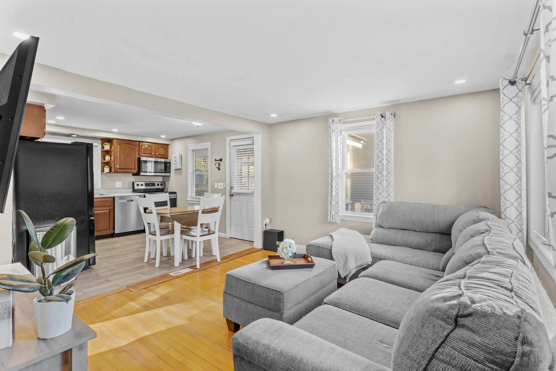 221 Elgin Avenue Manchester NH 03104