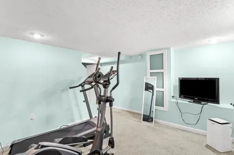 221 Elgin Avenue Manchester NH 03104