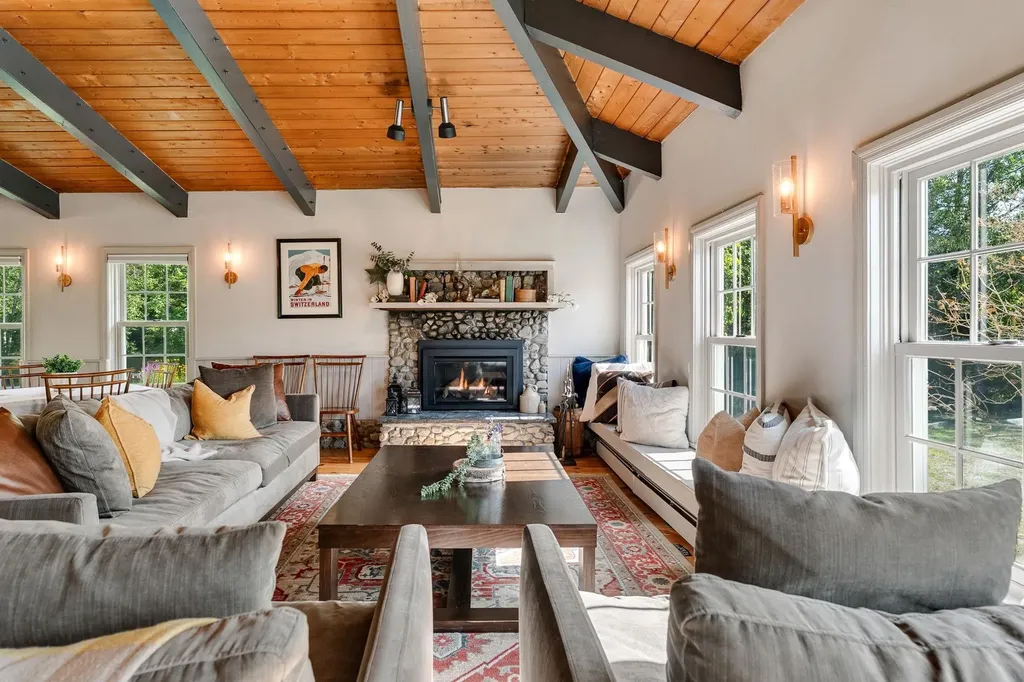 54 Red Clover Lane Mendon VT 05701