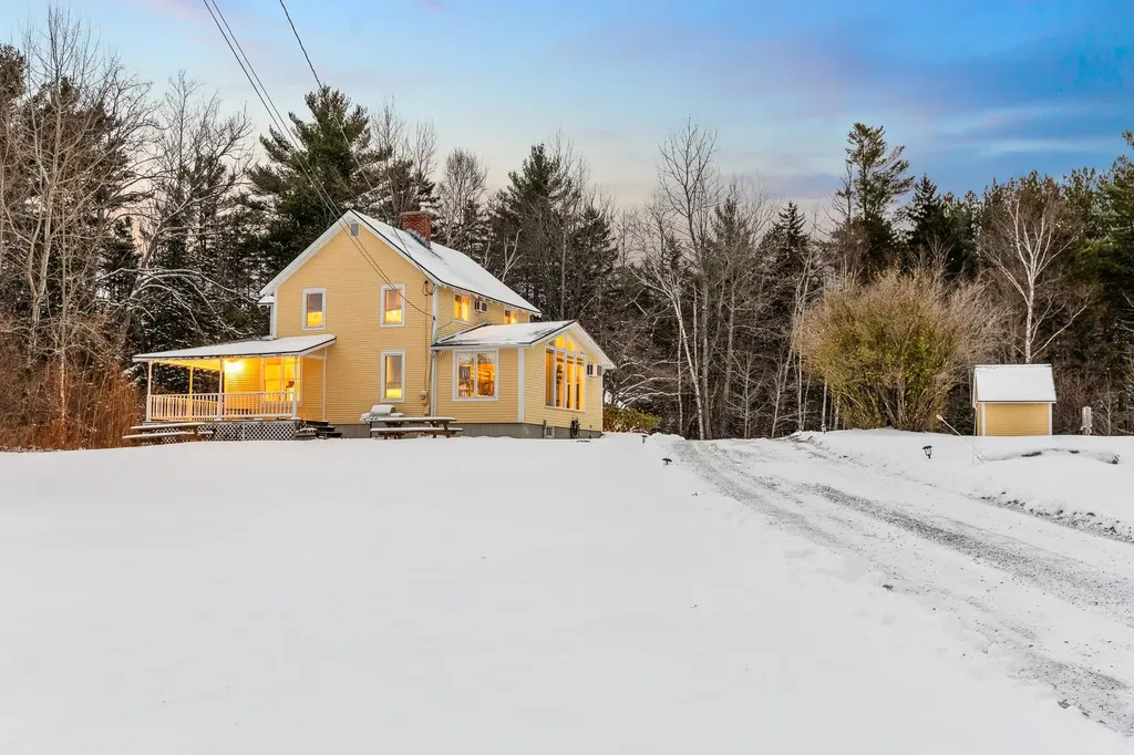 54 Red Clover Lane Mendon VT 05701