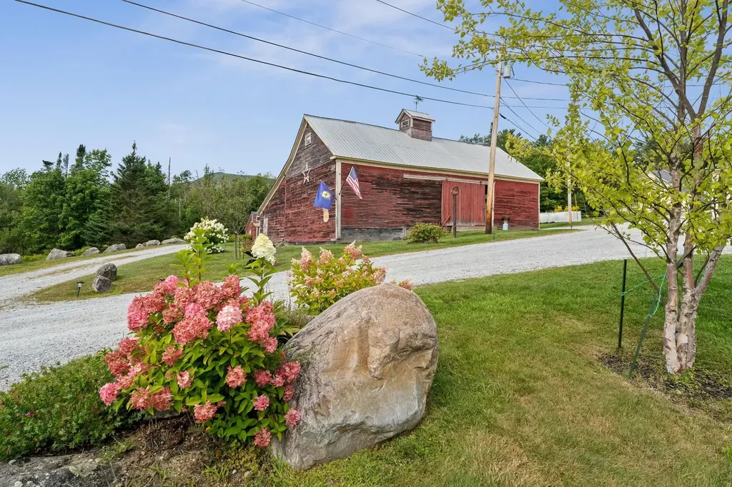 54 Red Clover Lane Mendon VT 05701