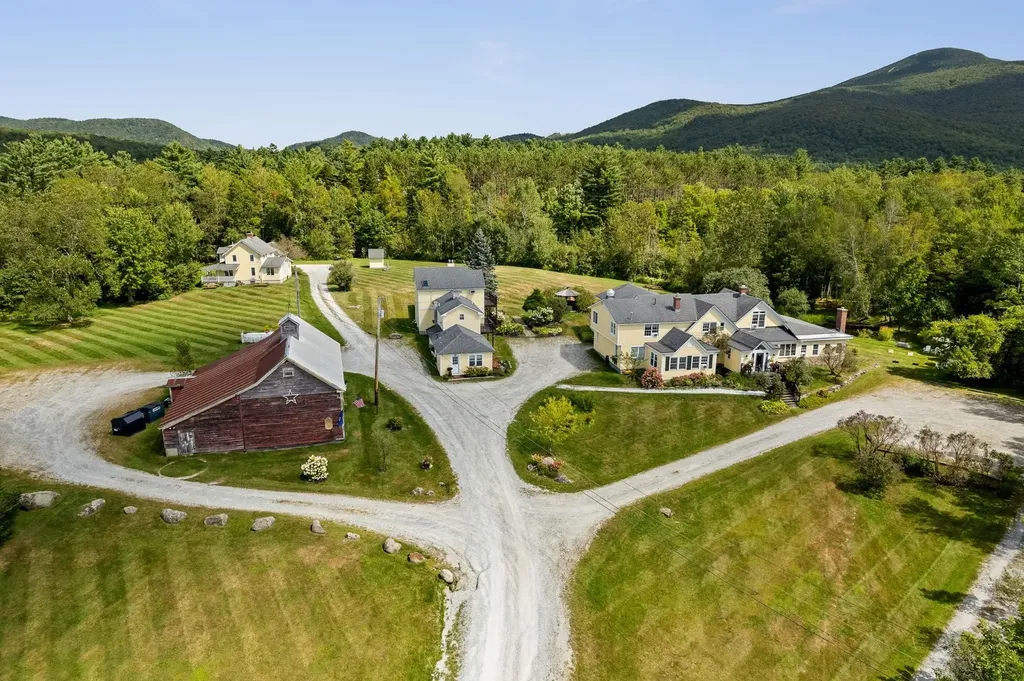54 Red Clover Lane Mendon VT 05701