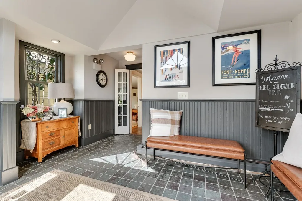 54 Red Clover Lane Mendon VT 05701