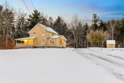 54 Red Clover Lane Mendon VT 05701