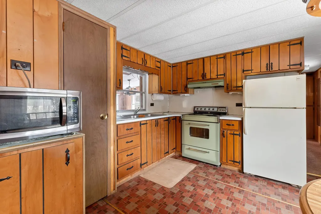 8 Stoney Brook Road Sunapee NH 03782