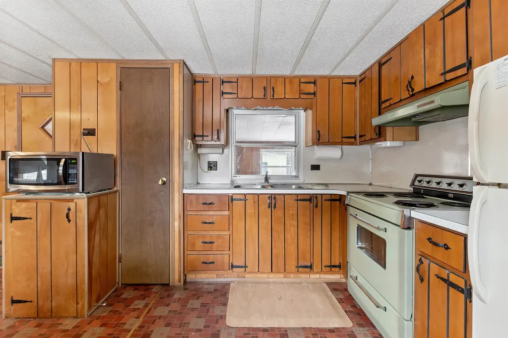 8 Stoney Brook Road Sunapee NH 03782