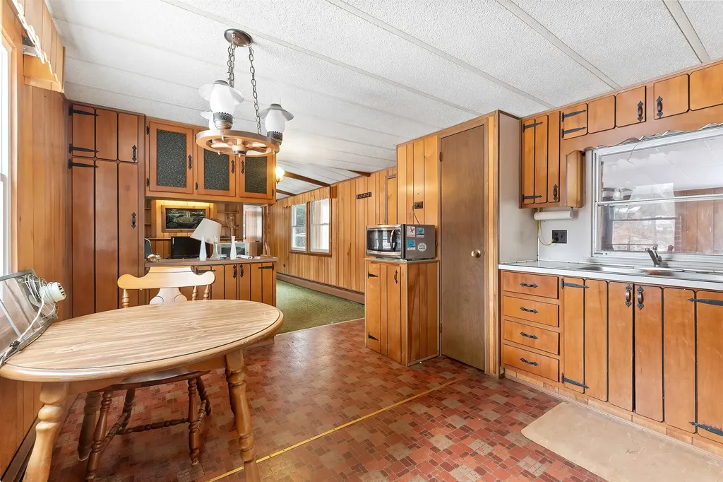8 Stoney Brook Road Sunapee NH 03782