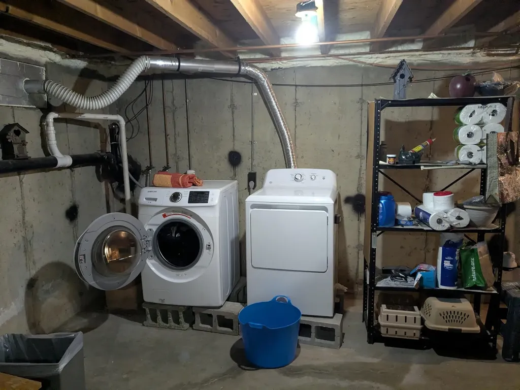 123 Warren Street Laconia NH 03246