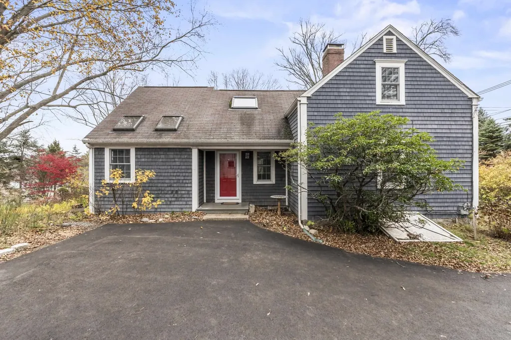 49 Exeter Road North Hampton NH 03862