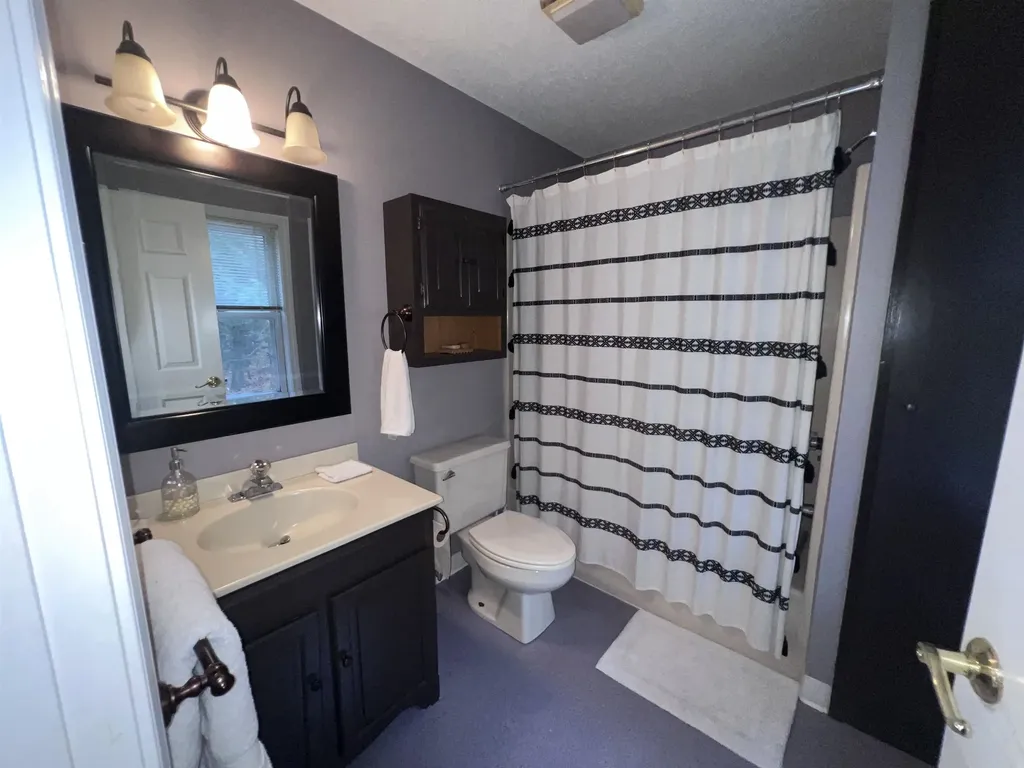 33 Harbor Way Wolfeboro NH 03894