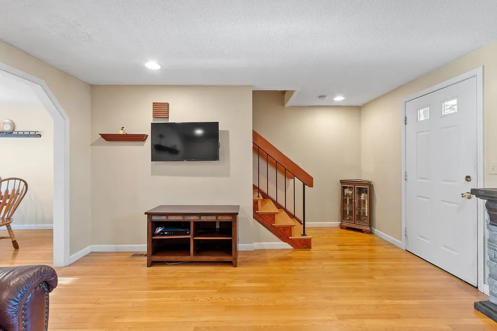 123 Cannongate Iii Road Nashua NH 03063