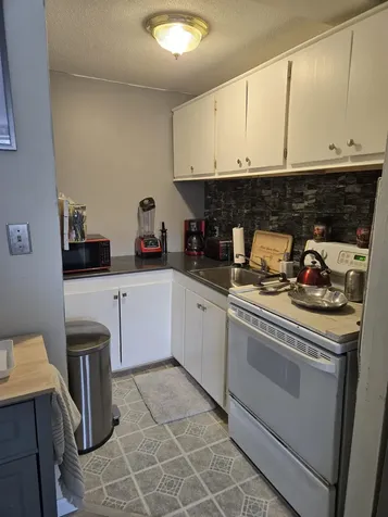 2 Silvestri Circle Derry NH 03038