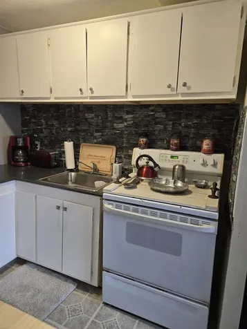 2 Silvestri Circle Derry NH 03038