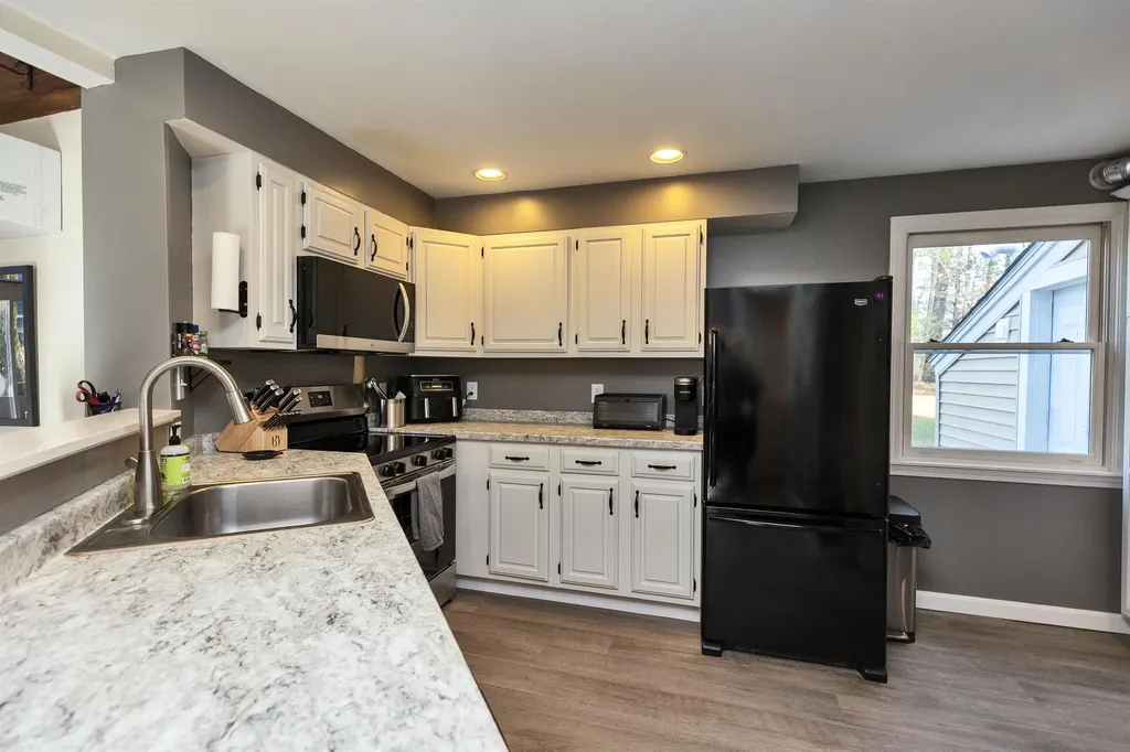 18 West Ridge Drive Peterborough NH 03458