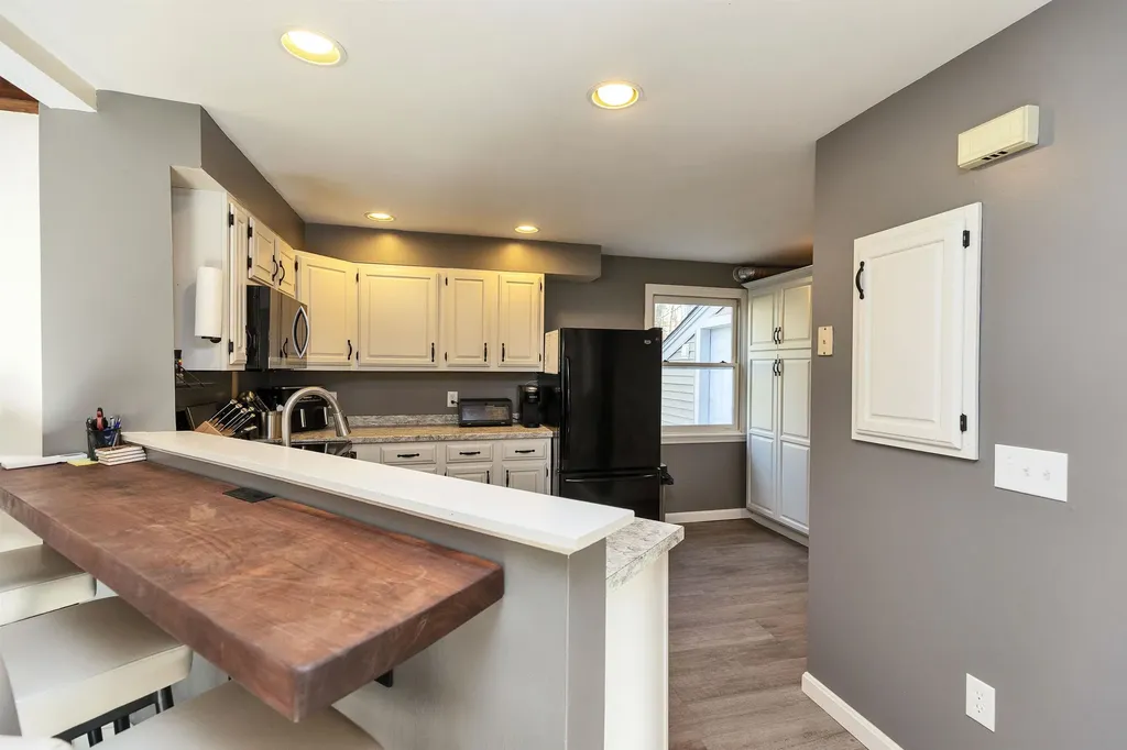 18 West Ridge Drive Peterborough NH 03458