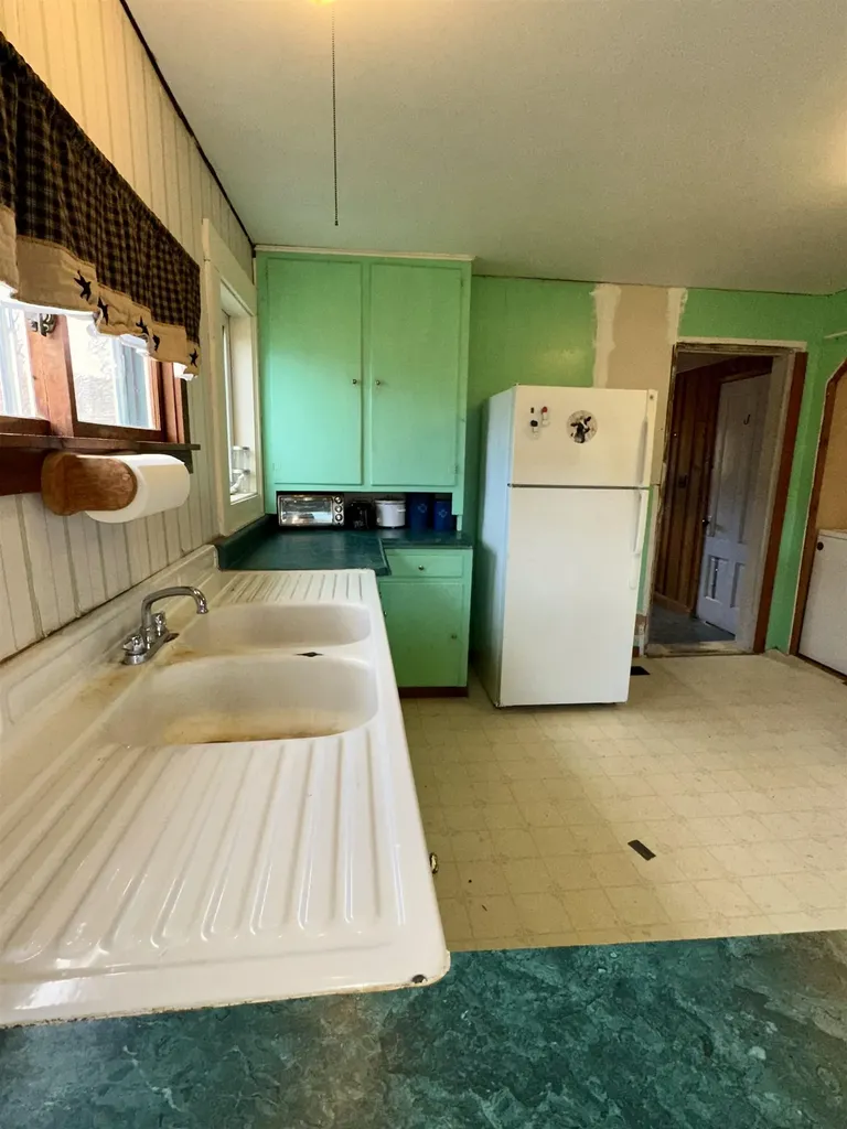 2652 Vt Route 133 Pawlet VT 05761