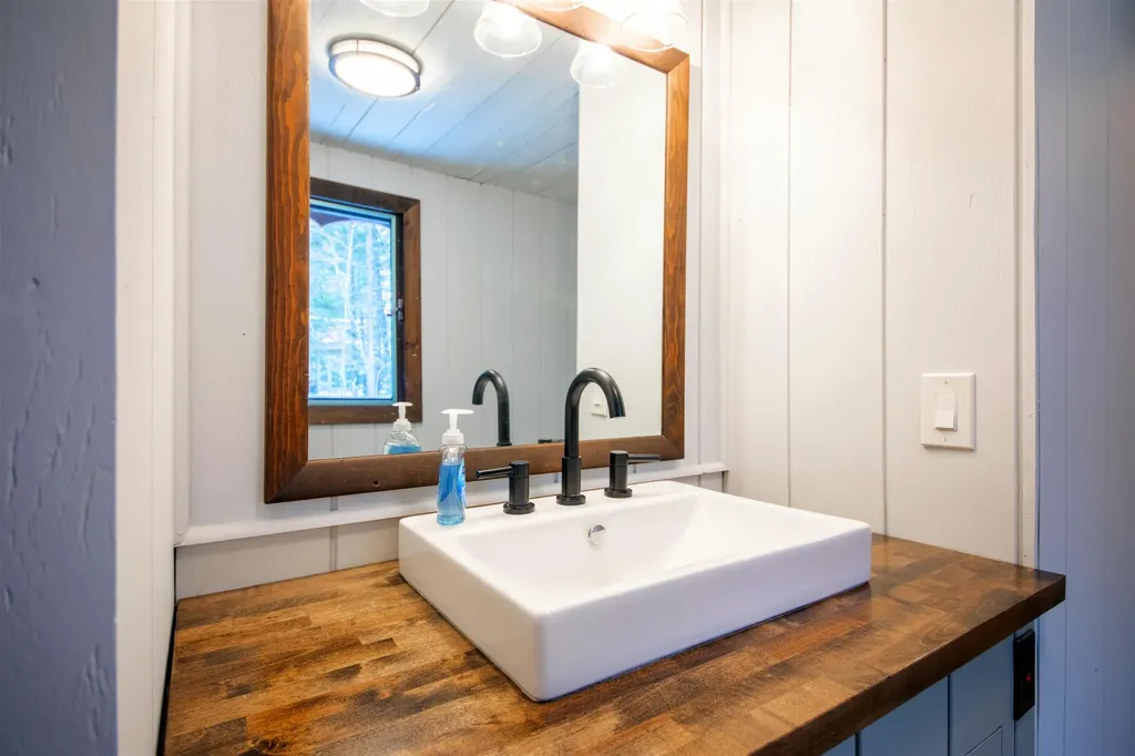 261 Handle Road Dover VT 05356