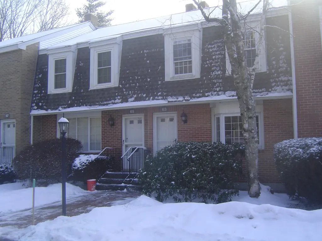 63 Derryfield Court Manchester NH 03104