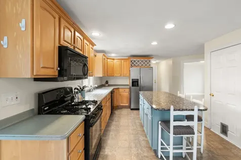 63 Dexter Street Nashua NH 03060