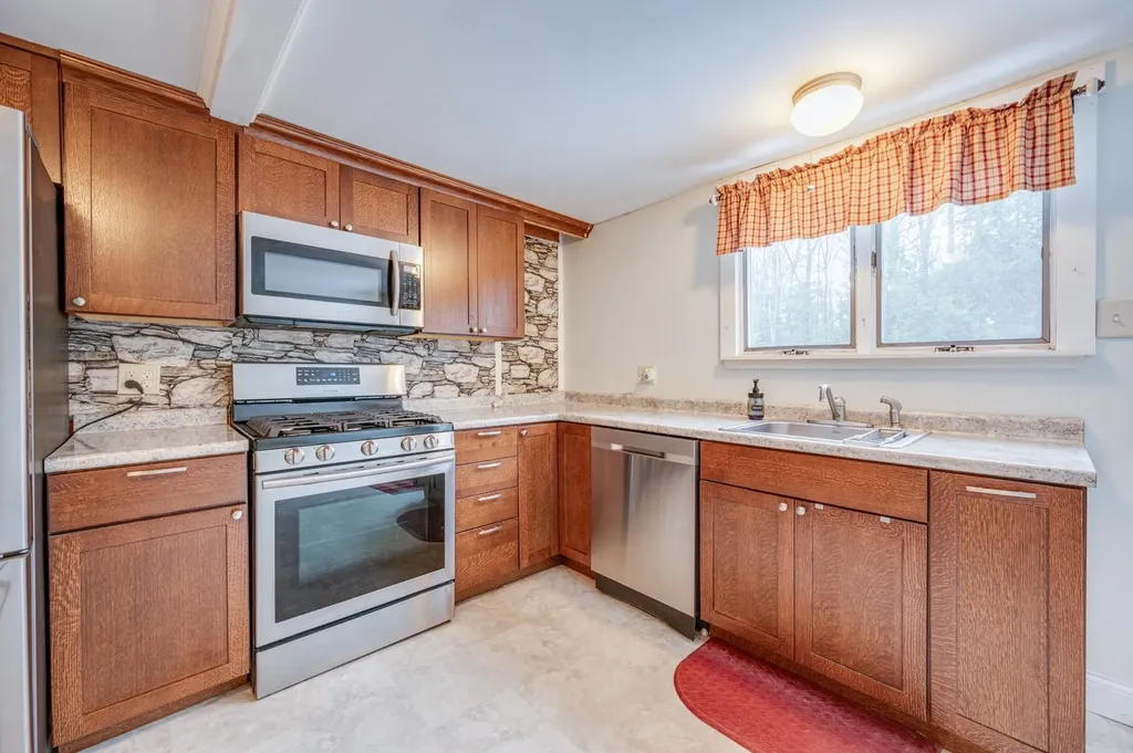 274 Edgemont Road Sunapee NH 03782