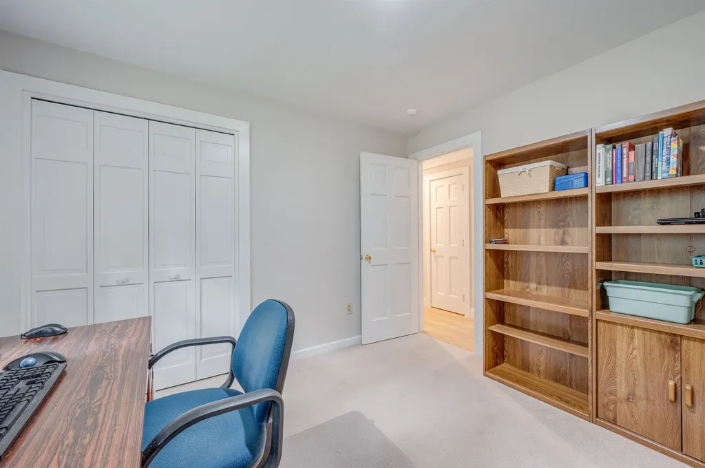 27 Pipers Glen New London NH 03257