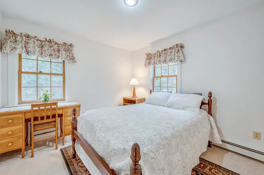 27 Pipers Glen New London NH 03257