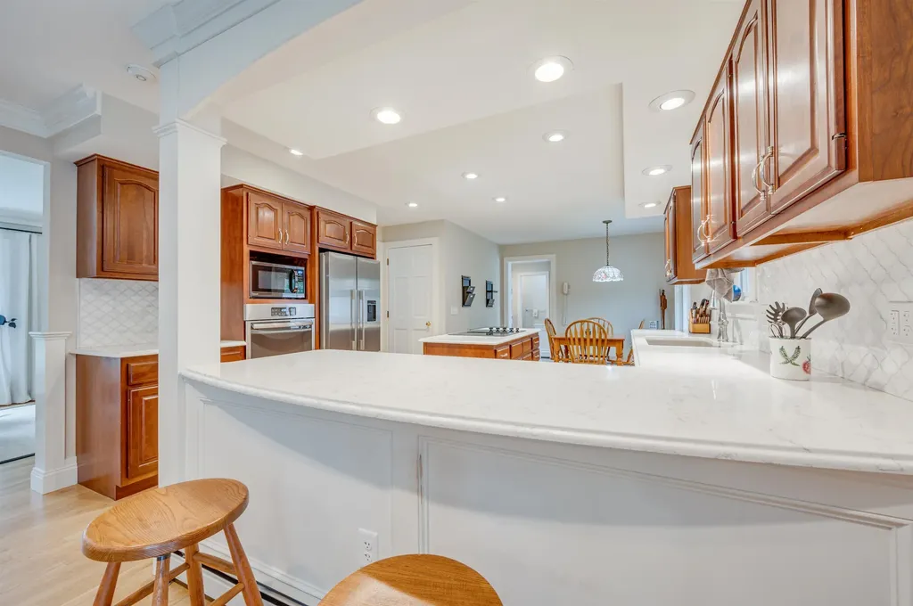 27 Pipers Glen New London NH 03257